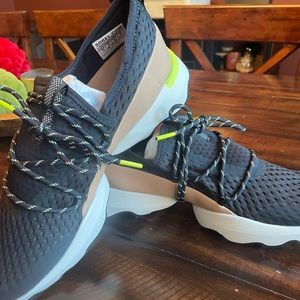 New Sorel tennis shoes